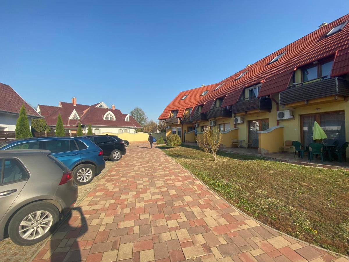 Mimi Apartman Lägenhet Gyula Exteriör bild