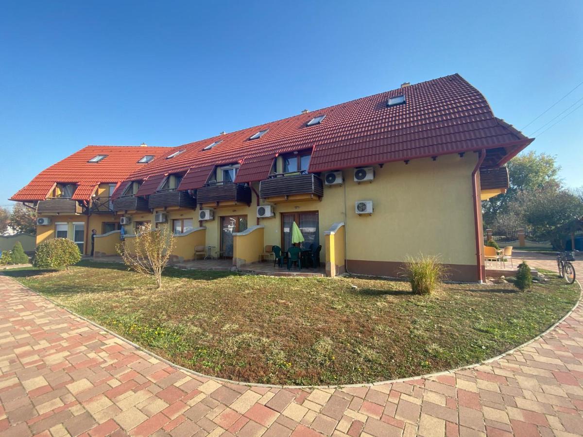Mimi Apartman Lägenhet Gyula Exteriör bild